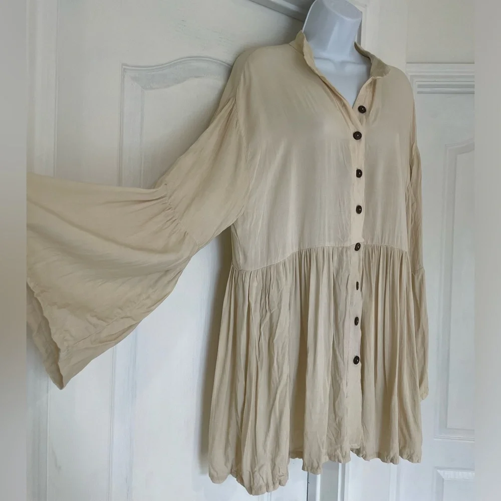 Jen’s Pirate booty flowy peasant top button shirt Cream bell sleeve M/L nwt - Picture 2 of 14